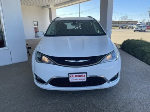 Photos of 2020 Chrysler Pacifica Touring L for sale in California, MO at California CDJR