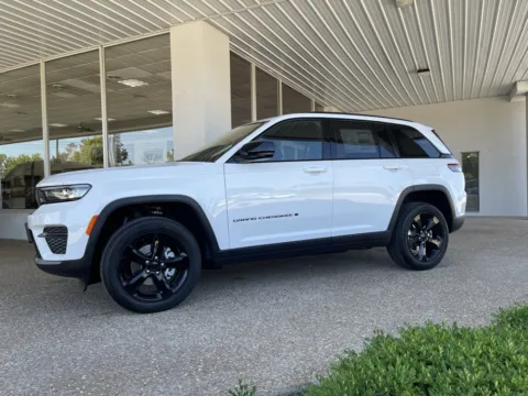 More photos of 2025 Jeep Grand Cherokee Altitude X at California CDJR, MO