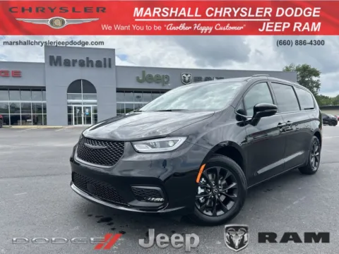 Black 2025 Chrysler Pacifica Select for sale in Marshall, MO