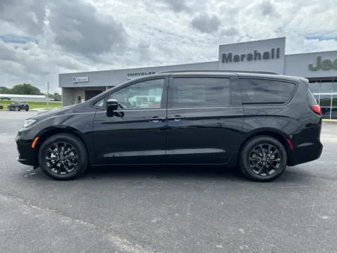 Another view of 2025 Chrysler Pacifica Select for sale in Marshall, MO at Marshall CDJR