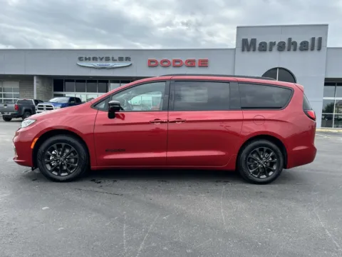 More photos of 2025 Chrysler Pacifica Select at Marshall CDJR, MO