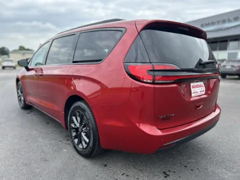 More photos of 2025 Chrysler Pacifica Select at Marshall CDJR, MO