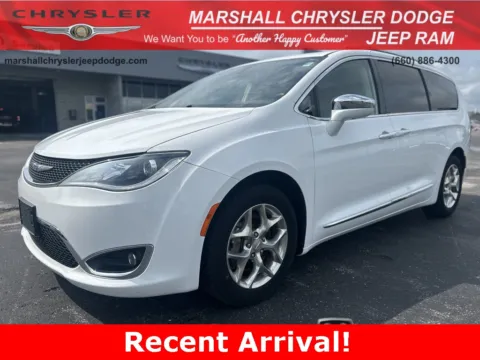 White 2019 Chrysler Pacifica Limited for sale in Marshall, MO