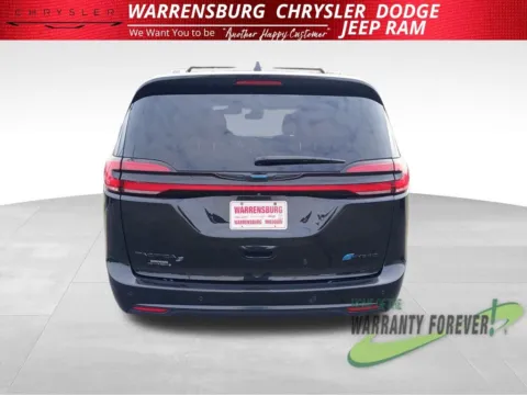 More photos of 2021 Chrysler Pacifica Hybrid Touring at Warrensburg CDJR, MO