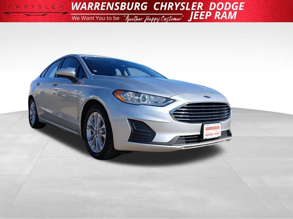 Silver 2019 Ford Fusion SE for sale in Warrensburg, MO