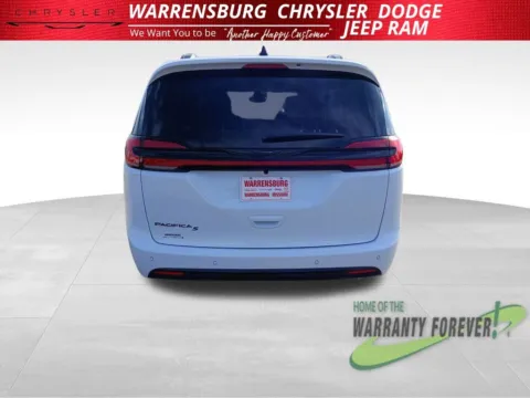 More photos of 2026 Chrysler Pacifica Select at Warrensburg CDJR, MO