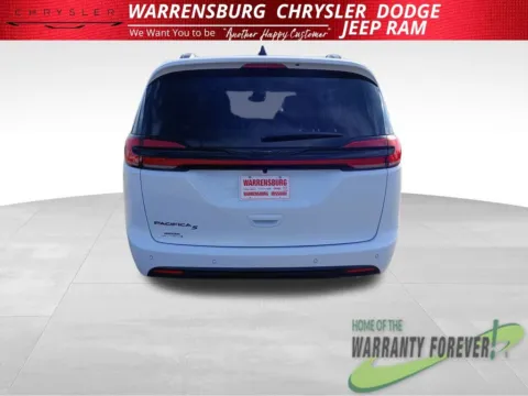 More photos of 2026 Chrysler Pacifica Select at Warrensburg CDJR, MO
