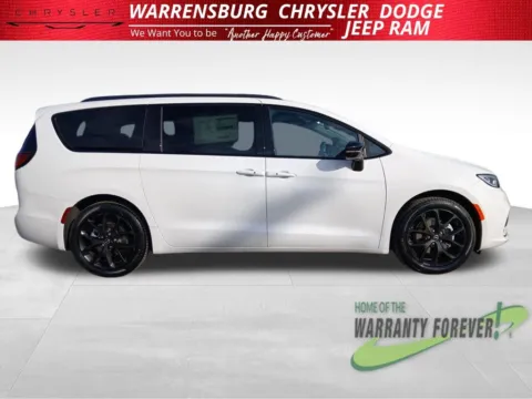 Photos of 2026 Chrysler Pacifica Select for sale in Warrensburg, MO at Warrensburg CDJR