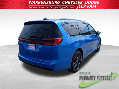 Another view of 2026 Chrysler Pacifica Select for sale in Warrensburg, MO at Warrensburg CDJR