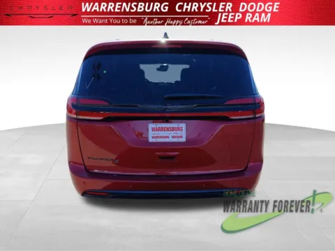 More photos of 2026 Chrysler Pacifica Select at Warrensburg CDJR, MO