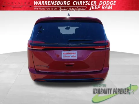 More photos of 2026 Chrysler Pacifica Select at Warrensburg CDJR, MO