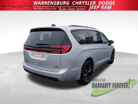 Another view of 2026 Chrysler Pacifica Select for sale in Warrensburg, MO at Warrensburg CDJR