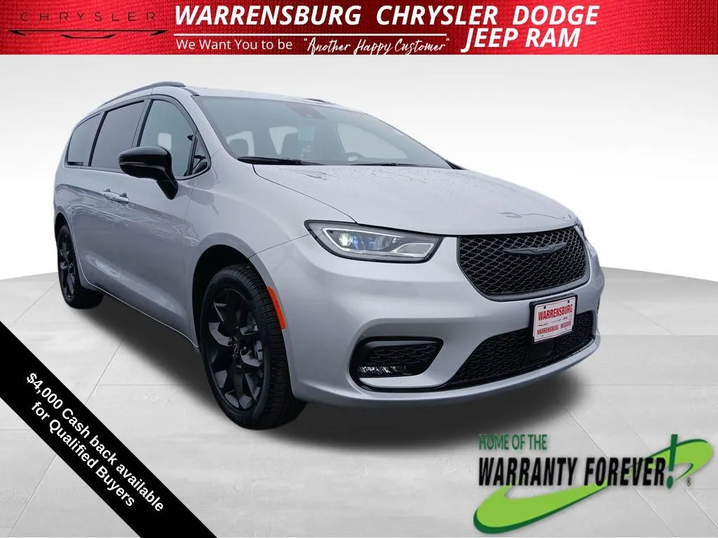 Silver 2026 Chrysler Pacifica Select for sale in Warrensburg, MO