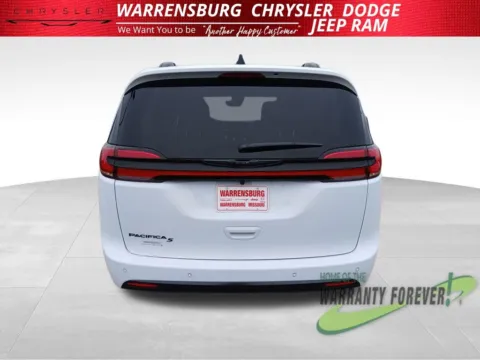 More photos of 2026 Chrysler Pacifica Select at Warrensburg CDJR, MO
