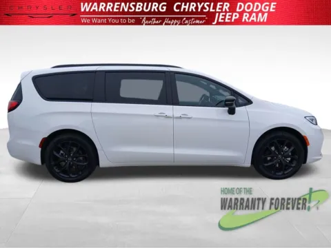 Photos of 2026 Chrysler Pacifica Select for sale in Warrensburg, MO at Warrensburg CDJR