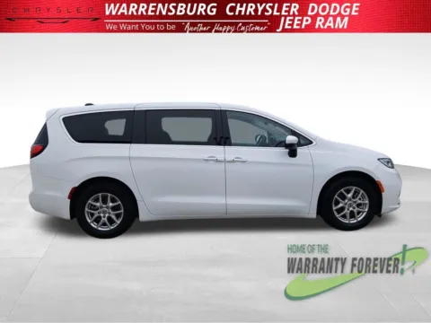 Photos of 2023 Chrysler Pacifica Touring L for sale in Warrensburg, MO at Warrensburg CDJR