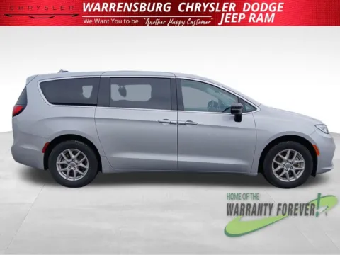 Photos of 2024 Chrysler Pacifica Touring L for sale in Warrensburg, MO at Warrensburg CDJR