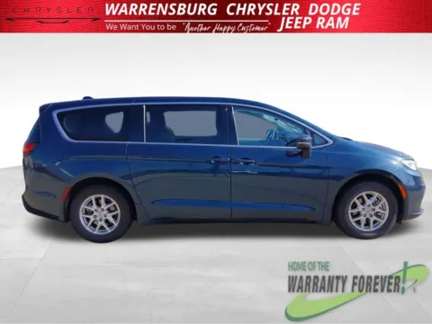 Photos of 2023 Chrysler Pacifica Touring L for sale in Warrensburg, MO at Warrensburg CDJR