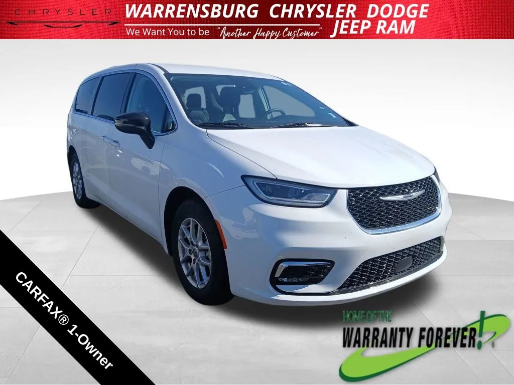 White 2024 Chrysler Pacifica Touring L for sale in Warrensburg, MO