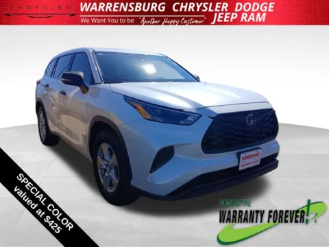 Unknown 2023 Toyota Highlander L for sale in Warrensburg, MO