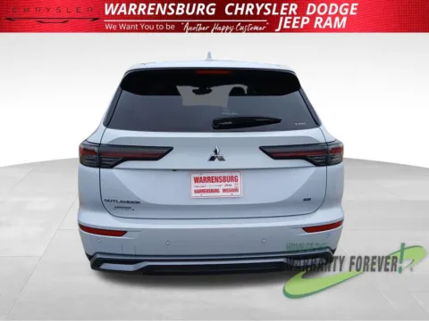 More photos of 2025 Mitsubishi Outlander SE at Warrensburg CDJR, MO