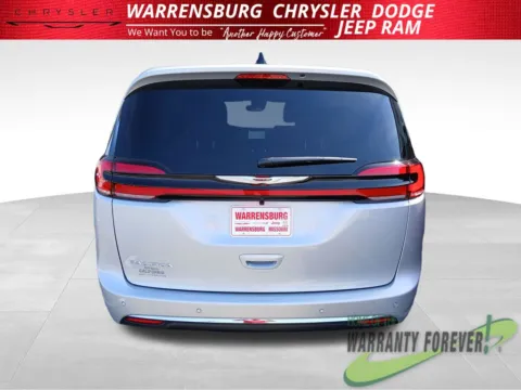 More photos of 2026 Chrysler Pacifica Select at Warrensburg CDJR, MO