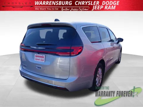 More photos of 2026 Chrysler Pacifica Select at Warrensburg CDJR, MO