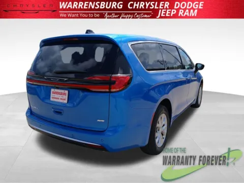 Another view of 2027 Chrysler Pacifica Select for sale in Warrensburg, MO at Warrensburg CDJR