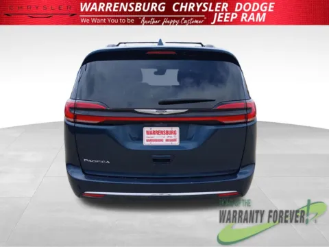 More photos of 2022 Chrysler Pacifica Touring L at Warrensburg CDJR, MO