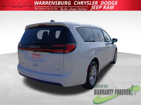 More photos of 2027 Chrysler Pacifica Select at Warrensburg CDJR, MO