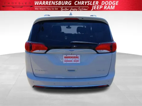 More photos of 2017 Chrysler Pacifica Limited at Warrensburg CDJR, MO