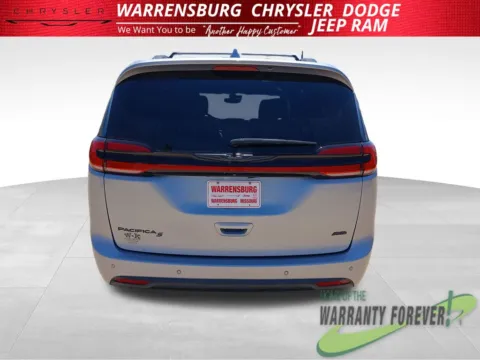 More photos of 2021 Chrysler Pacifica Touring L at Warrensburg CDJR, MO