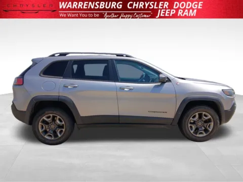 Photos of 2019 Jeep Cherokee Trailhawk for sale in Warrensburg, MO at Warrensburg CDJR
