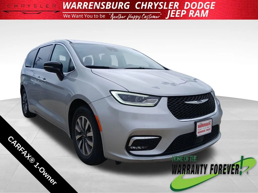 Silver 2024 Chrysler Pacifica Hybrid Select for sale in Warrensburg, MO