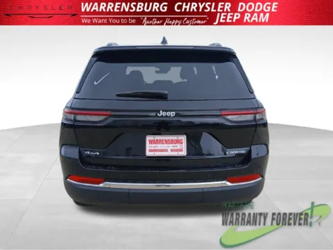 More photos of 2027 Jeep Grand Cherokee Laredo at Warrensburg CDJR, MO
