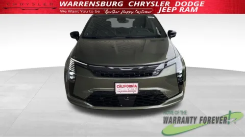 Another view of 2027 Chrysler Pacifica Limited for sale in Warrensburg, MO at Warrensburg CDJR