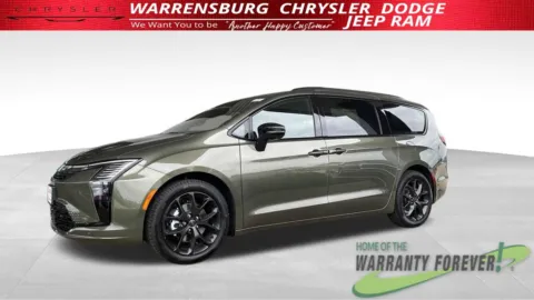 More photos of 2027 Chrysler Pacifica Limited at Warrensburg CDJR, MO