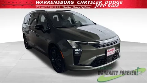 More photos of 2027 Chrysler Pacifica Limited at Warrensburg CDJR, MO