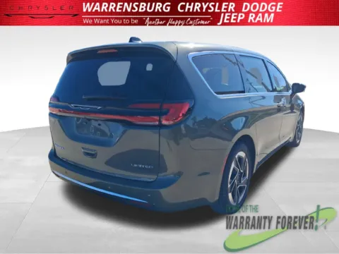 More photos of 2027 Chrysler Pacifica Limited at Warrensburg CDJR, MO
