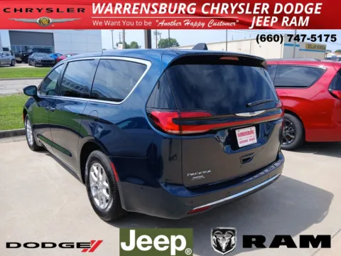 More photos of 2025 Chrysler Pacifica Select at Warrensburg CDJR, MO