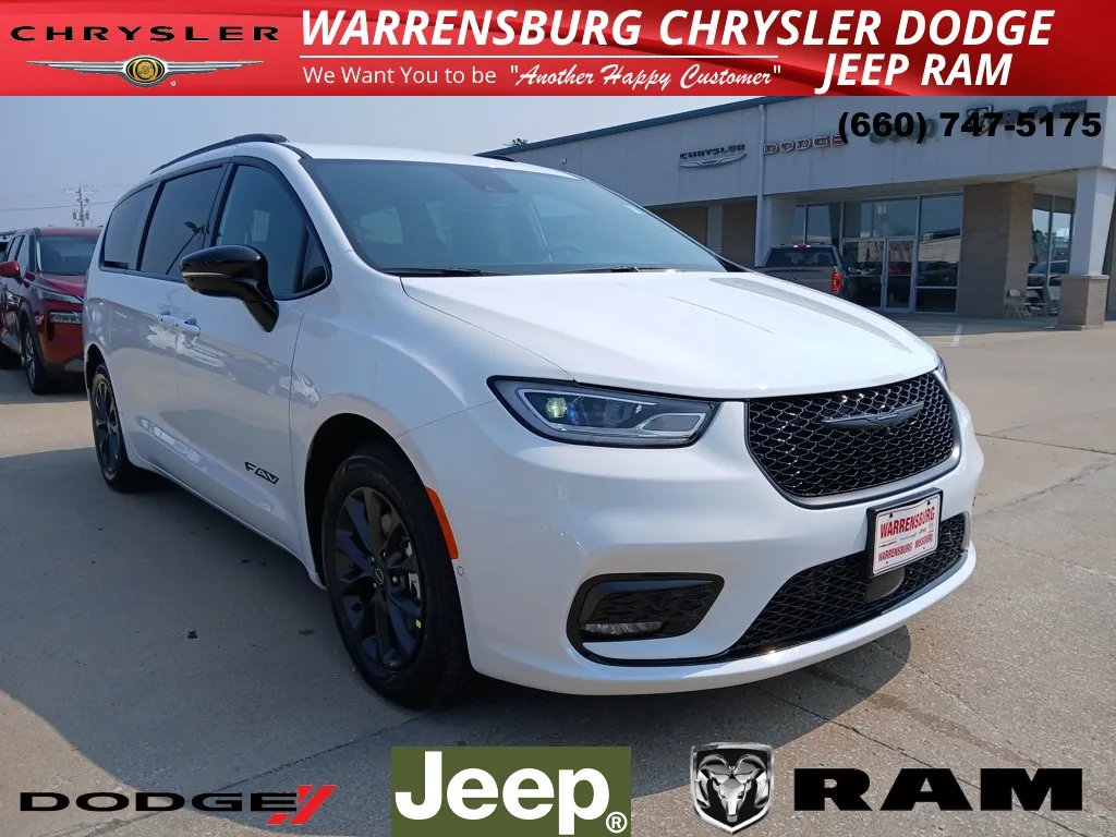 White 2025 Chrysler Pacifica Select for sale in Warrensburg, MO