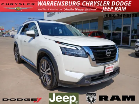 White 2022 Nissan Pathfinder Platinum for sale in Warrensburg, MO