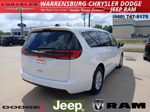 Another view of 2026 Chrysler Pacifica Select for sale in Warrensburg, MO at Warrensburg CDJR