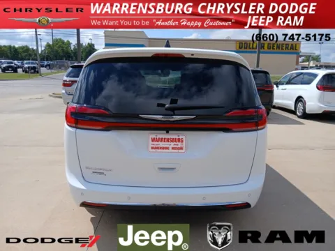 More photos of 2026 Chrysler Pacifica Select at Warrensburg CDJR, MO