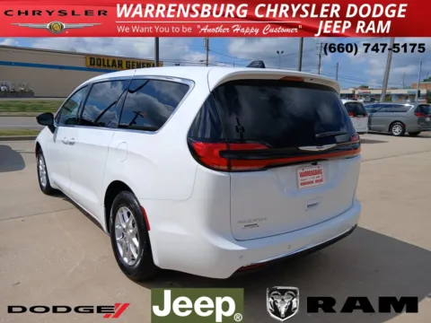 More photos of 2026 Chrysler Pacifica Select at Warrensburg CDJR, MO