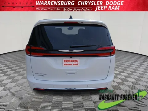 More photos of 2026 Chrysler Pacifica Select at Warrensburg CDJR, MO