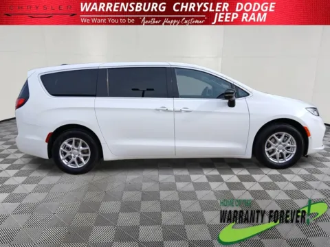 Photos of 2026 Chrysler Pacifica Select for sale in Warrensburg, MO at Warrensburg CDJR