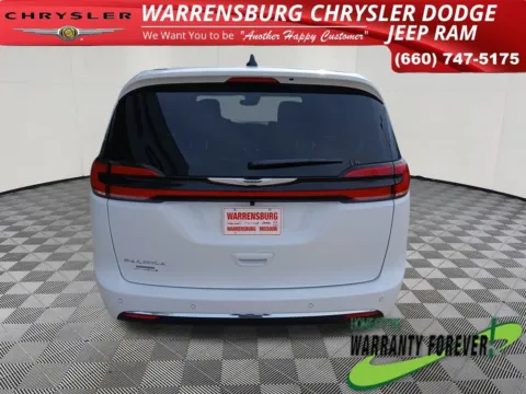 More photos of 2026 Chrysler Pacifica Select at Warrensburg CDJR, MO