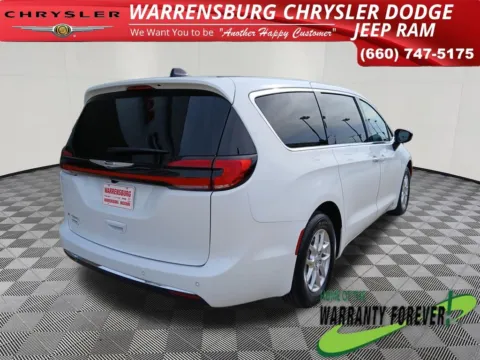 Another view of 2026 Chrysler Pacifica Select for sale in Warrensburg, MO at Warrensburg CDJR