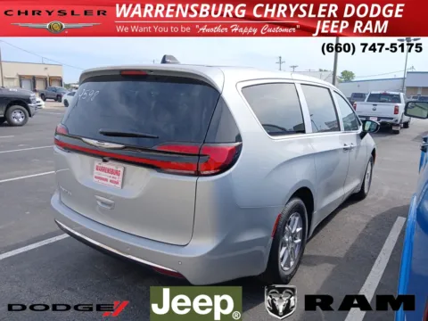 Photos of 2026 Chrysler Pacifica Select for sale in Warrensburg, MO at Warrensburg CDJR